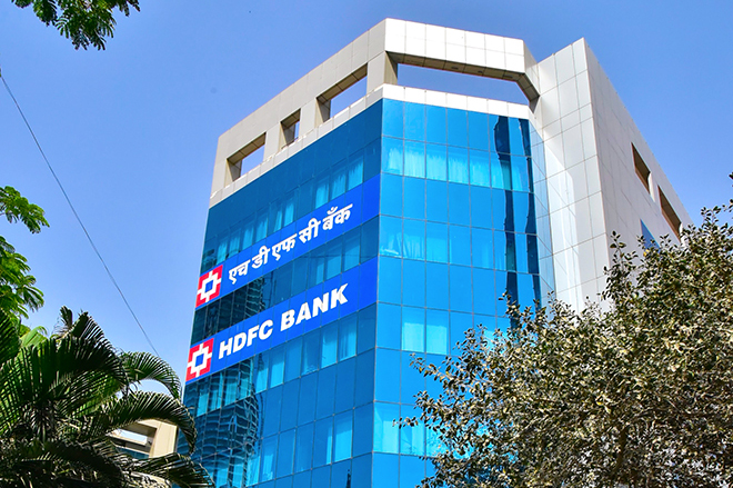 HDFC Bank Share: शेयर में फिर आई हलचल, CEO बदलाव से क्या बदलेगा? जानिए पूरी कहानी
